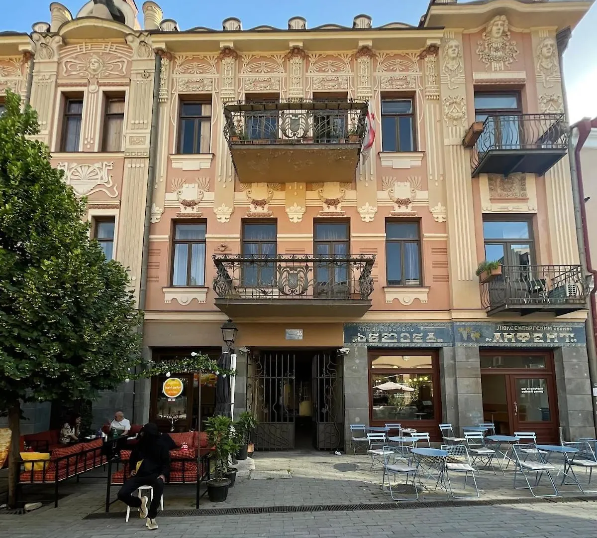 Апартаменты Georgian Sun, Мансарда В Центре Города Tbilisi Lägenhet